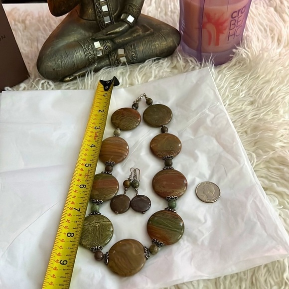 Stunning BCBG Stone Choker Necklace with Matching Dangle Earrings! 🤩🛍️💕 - Picture 5 of 6